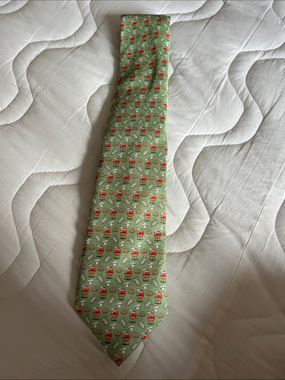 Vineyard Vines Men's Silk Green Novelty Grillmaster Print Tie